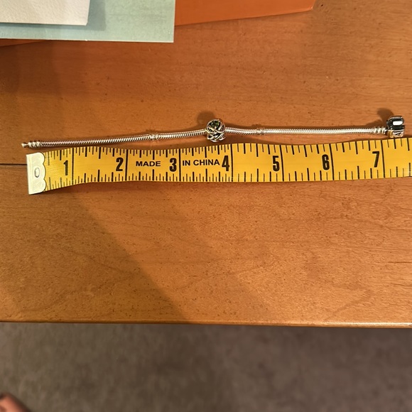 Pandora bracelet with peridot charm - Picture 4 of 4